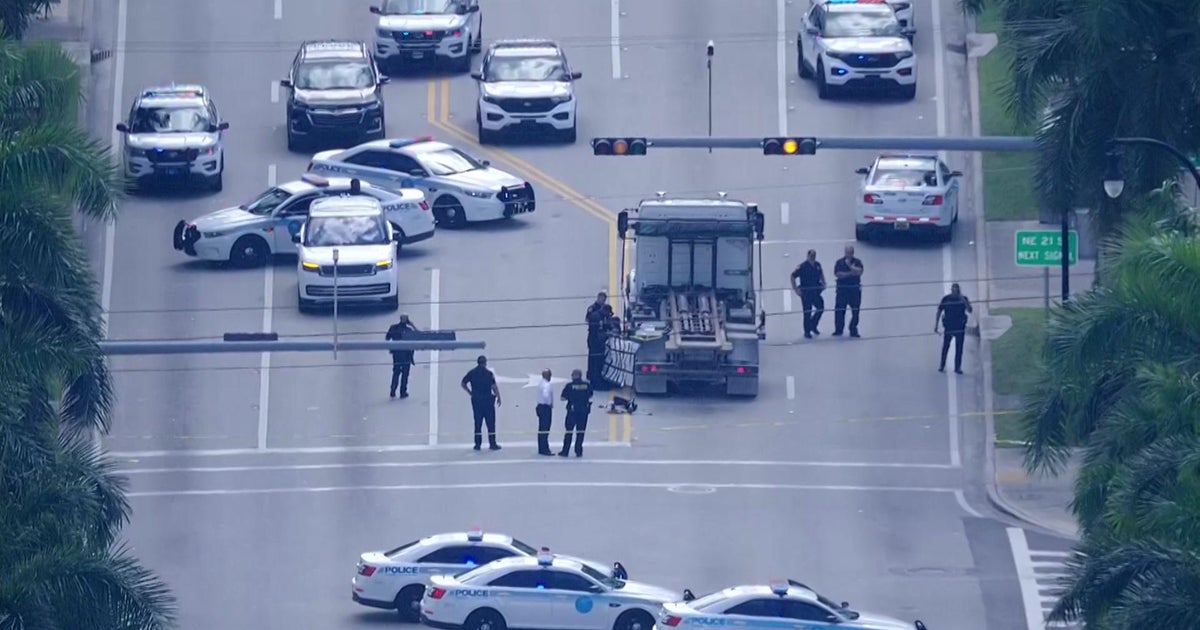 Woman struck, killed by dump truck on Biscayne Boulevard in Miami Woman struck, killed by dump truck on Biscayne Boulevard in Miami