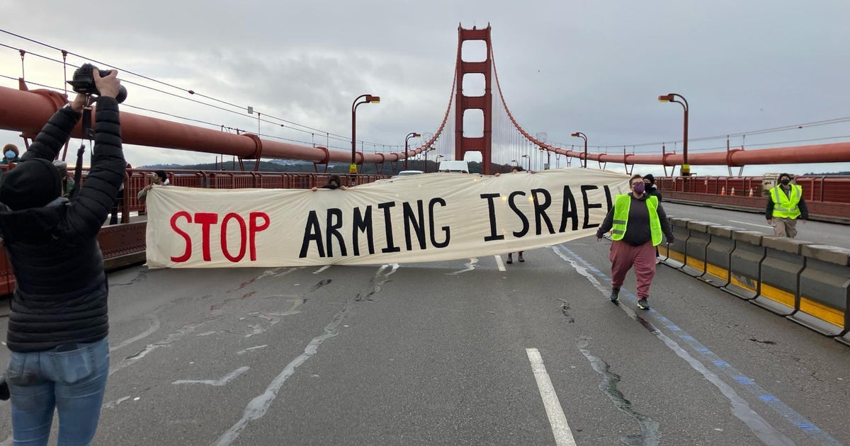 Pro-Palestinian protesters block traffic on Golden Gate Bridge in San  Francisco - CBS San Francisco