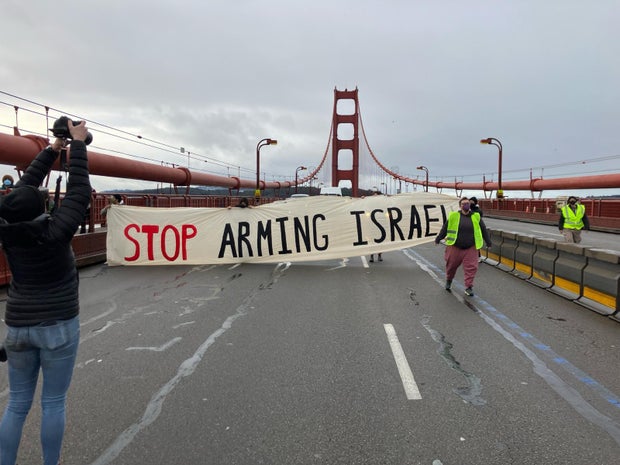 Pro-Palestinian protesters on Golden Gate Bridge