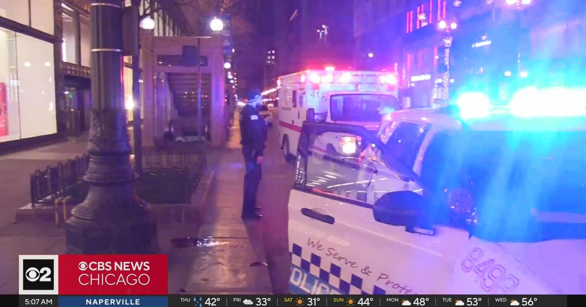 Man stabbed during attempted robbery in downtown Chicago - CBS Chicago