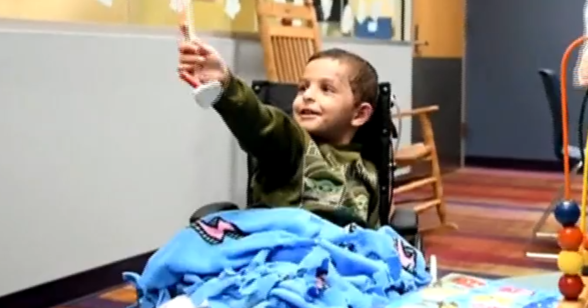 Раненото момче от Газа, което оцеля след израелския въздушен удар, претърпя операция в САЩ
