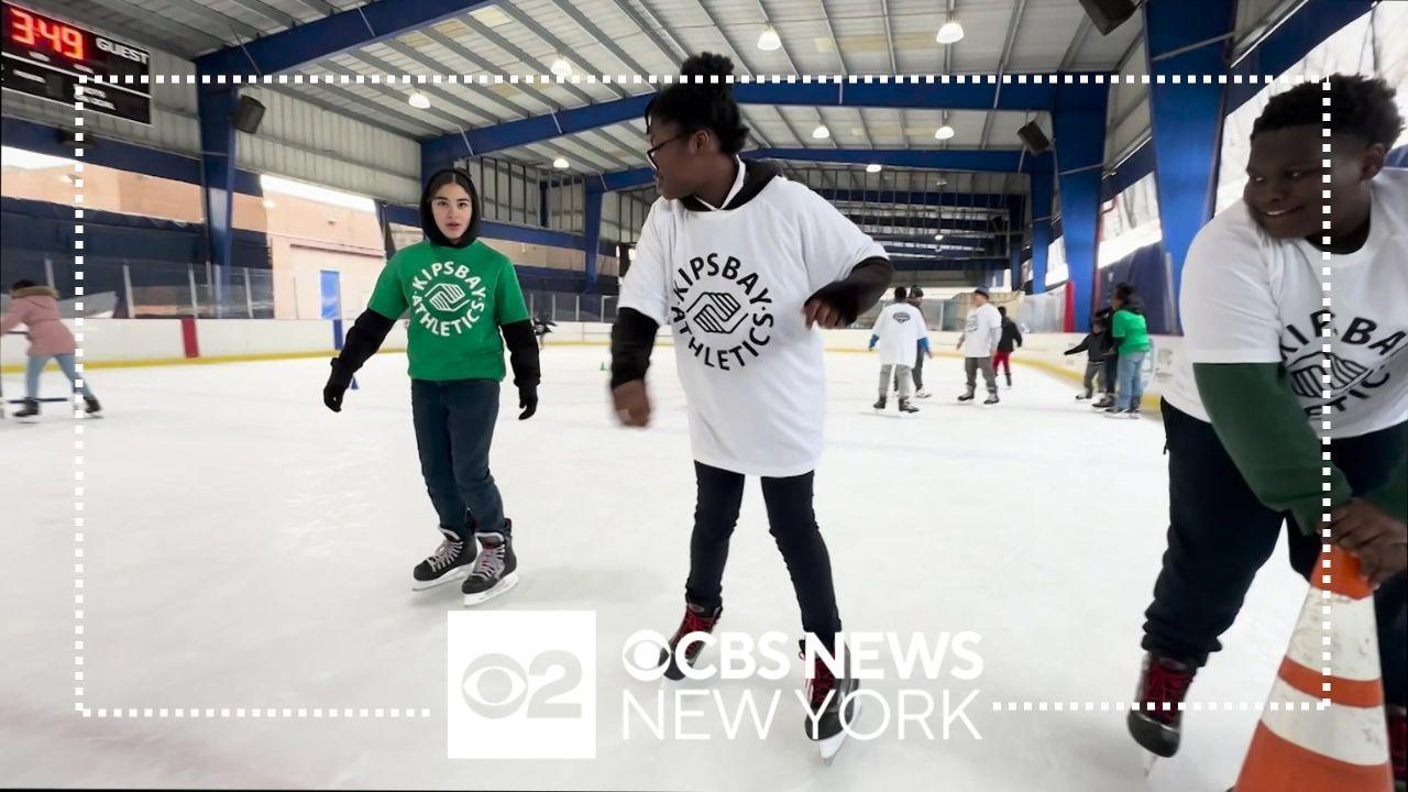 Bronx kids learning to skate at borough's only ice rink - CBS New York