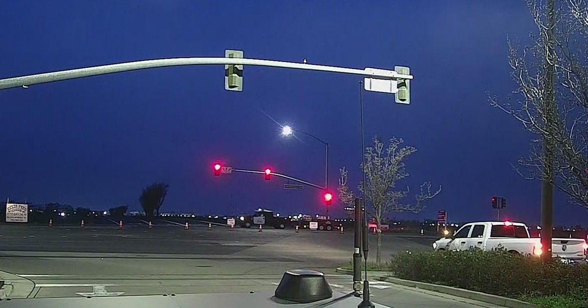 Major crash in West Sacramento blocks road