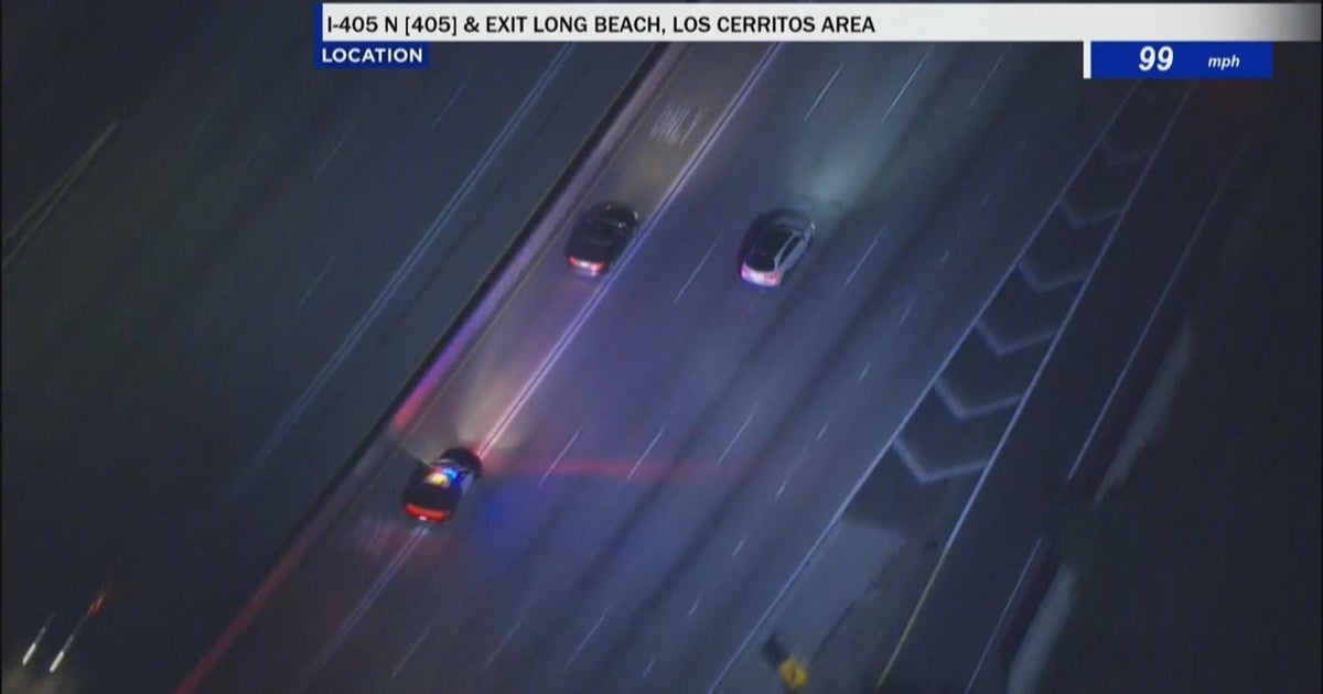Police car crashes during high-speed pursuit on 405 Freeway - CBS Los ...