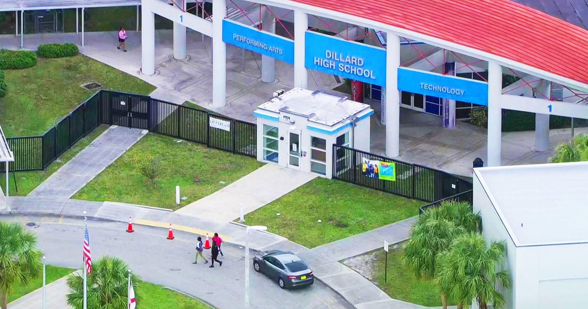 Fort Lauderdale police examine teenager shot, college student with gun at Dillard Substantial College Fort Lauderdale police examine teenager shot, college student with gun at Dillard Substantial College