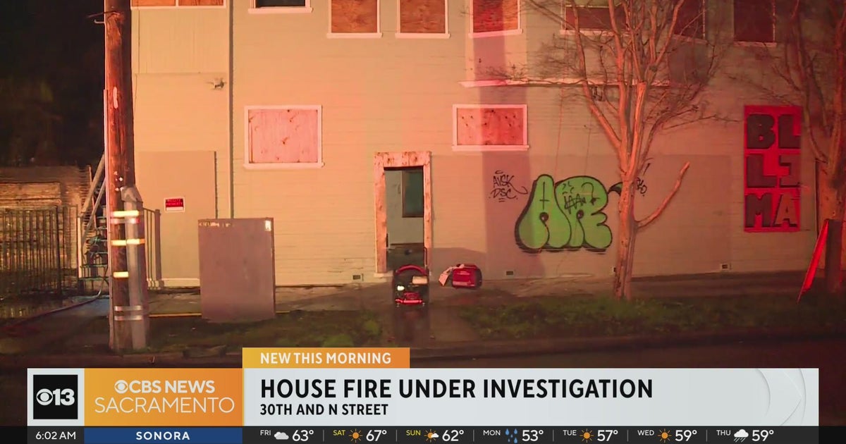 Garage destroyed, abandoned house destroyed in Sacramento fire