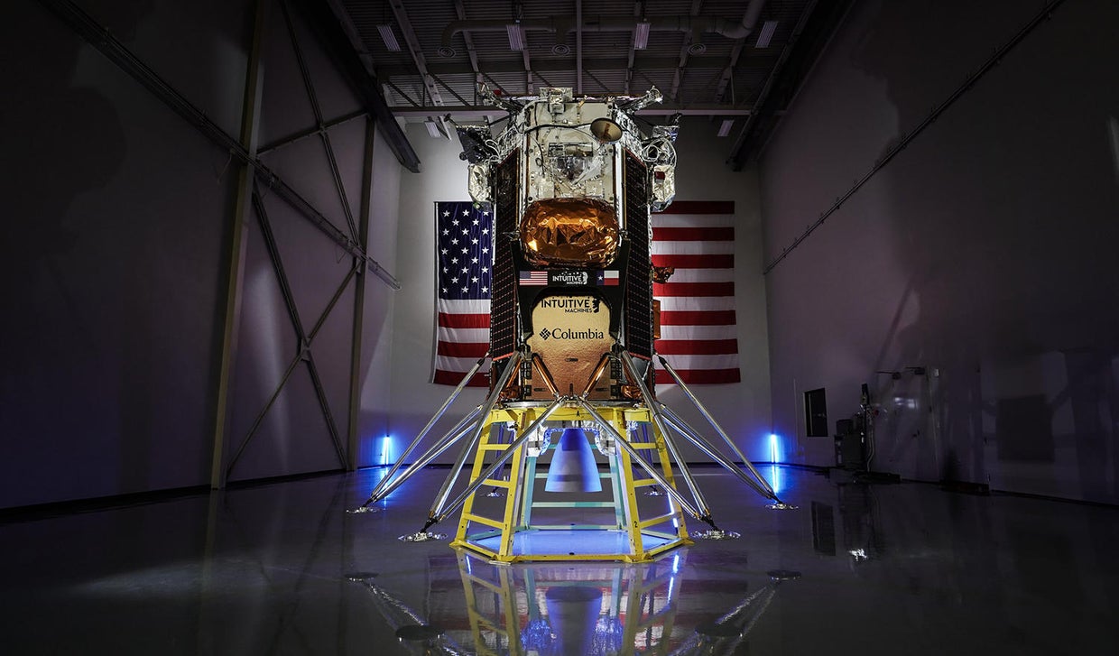 lander-cleanroom1.jpg 