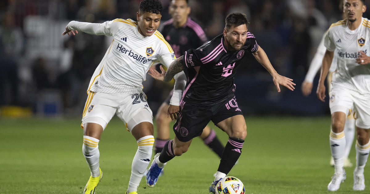 Lionel Messi scores in injury time, Inter Miami salvages a 1-1 draw with the LA Galaxy