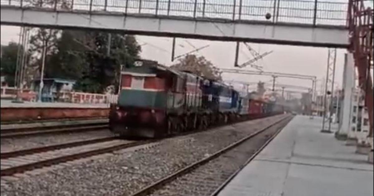Влак беглец се движи с 43 мили по релси в Индия без машинист