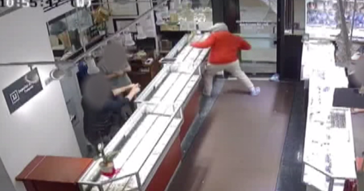 Would-be robber, Chicago jewelry store worker who shot him both released