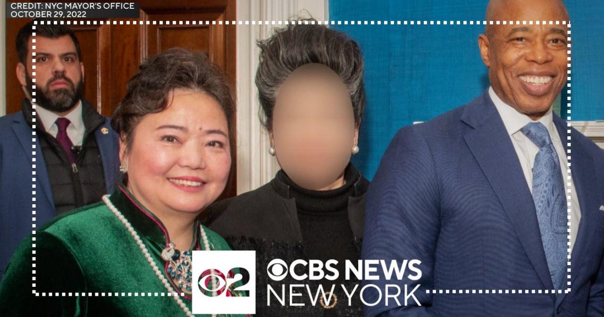 Mayor Adams responds after FBI raids aide's homes - CBS New York