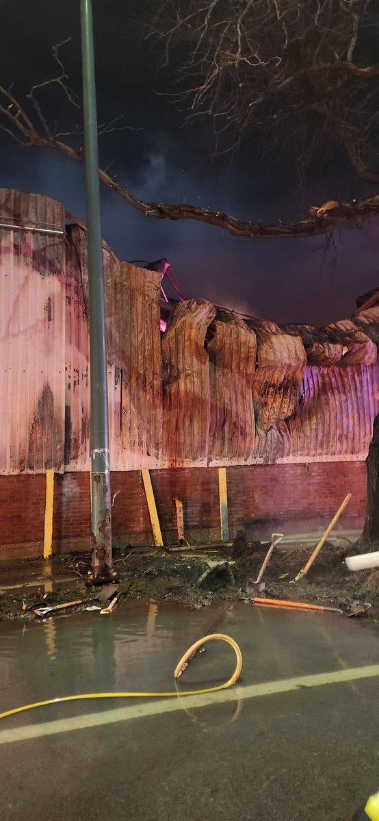 Chicago firefighters battle massive warehouse fire on Near West Side ...