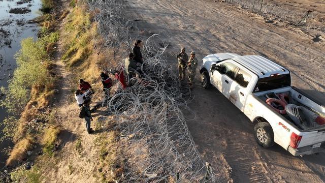 cbsn-fusion-us-mexico-border-crossings-on-the-rise-as-lawmakers-clash-on-immigration-policy-thumbnail-2731561-640x360.jpg 