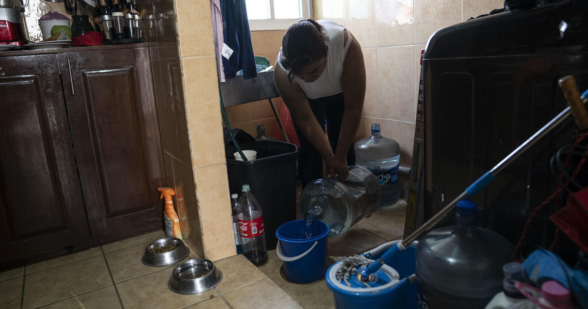 Einer der am dichtesten besiedelten Städte der Welt droht das Wassermangel, und viele verbringen „Tage, wenn nicht Wochen“ ohne Wasser.