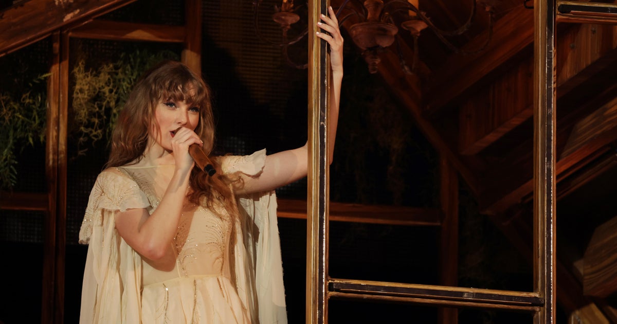 Ancestry reveals Taylor Swift is related to American poet Emily Dickinson Ancestry reveals Taylor Swift is related to American poet Emily Dickinson