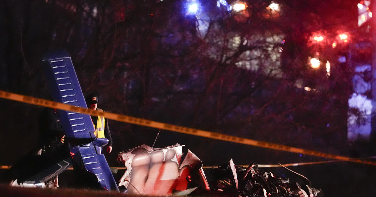 5 die in fiery small plane crash off Nashville interstate