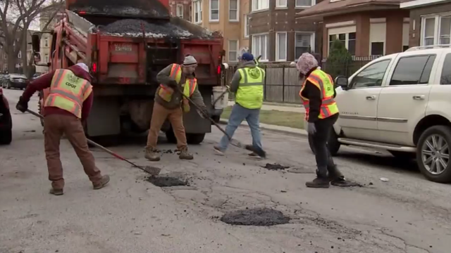 chicago-potholes-warm-weather.png 