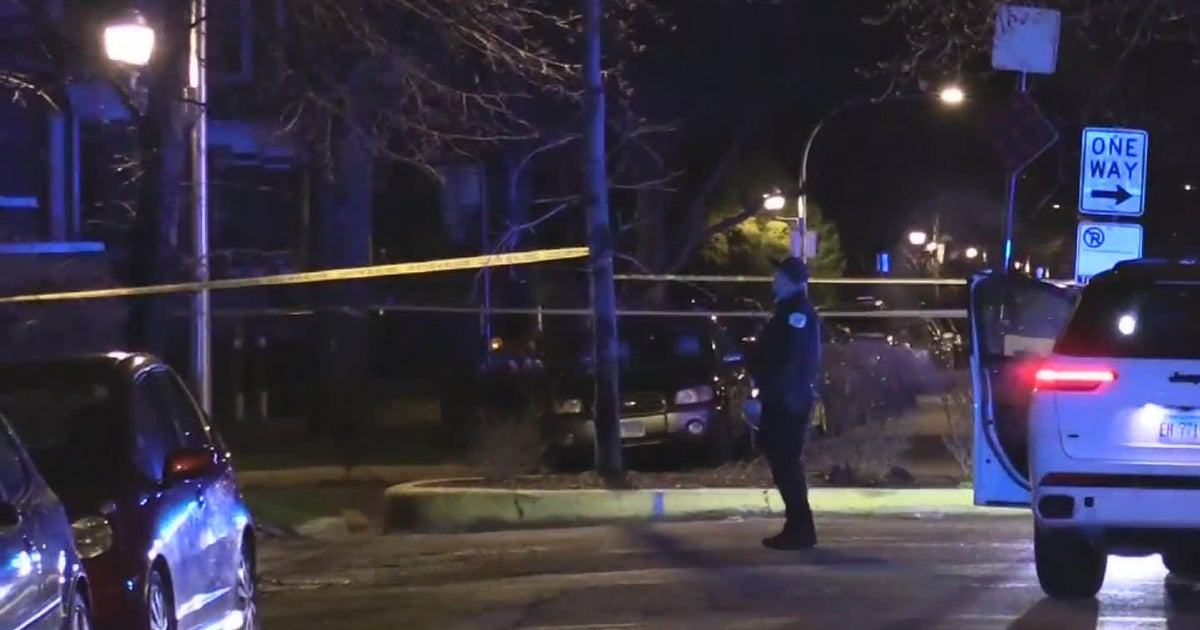 Man grazed in head, arm, while driving on Northwest Side - CBS Chicago