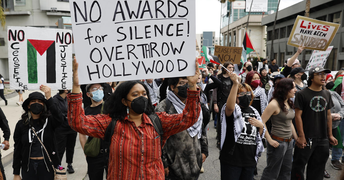 Улиците на Холивуд бяха наводнени с протестиращи в неделя когато