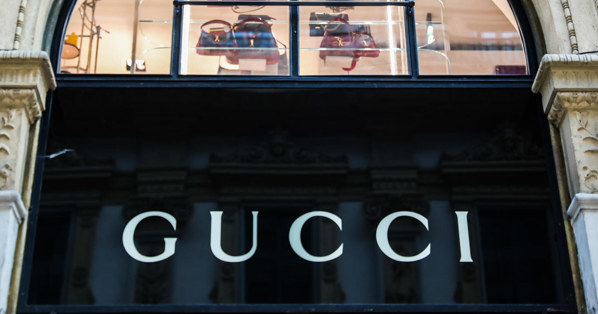 Предполагаема злоупотреба с питони от доставчика на змийски кожи, използвани за чанти Gucci