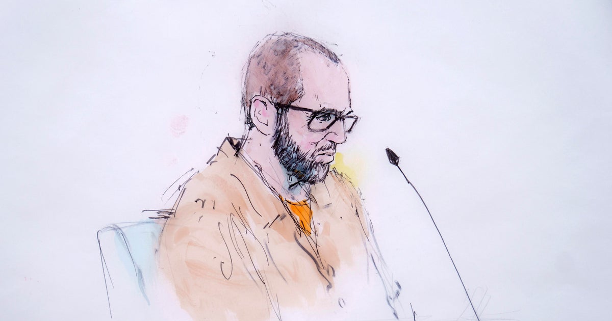 Bidens hakkında yalan söylemekle suçlanan eski FBI muhbirinin davası, yeni vergi kaçakçılığı suçlamaları nedeniyle ertelendi