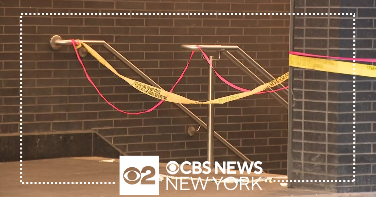 1 in critical, 1 in custody after shooting on Brooklyn subway - CBS New ...