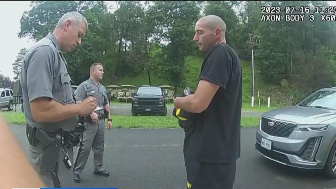 That's bravery! Video shows Maine police officer's encounter with a skunk -  KTVZ