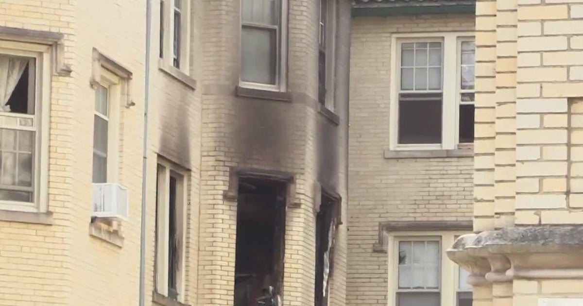 Woman, 2 CPD officers hurt in fire at North Side Chicago apartment ...