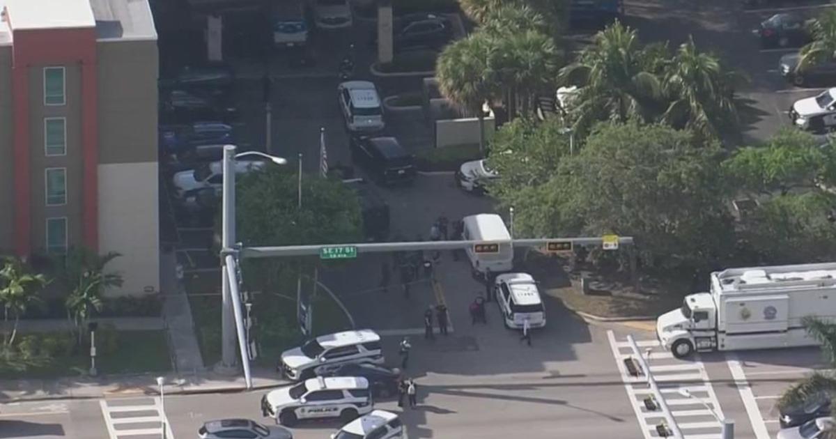 Law enforcement officer shot in Fort Lauderdale in close proximity to 17th Street Causeway