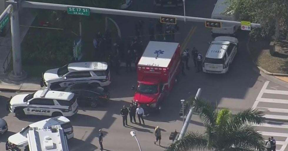 Officer wounded in exchange of gunfire at Fort Lauderdale lodge Officer wounded in exchange of gunfire at Fort Lauderdale lodge
