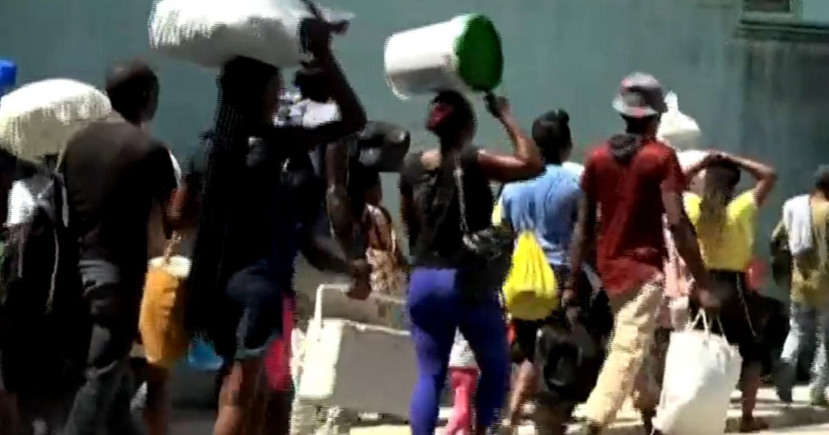 Amerikalılar Haiti'yi ABD'nin kiraladığı helikopterlerle tahliye ediyor