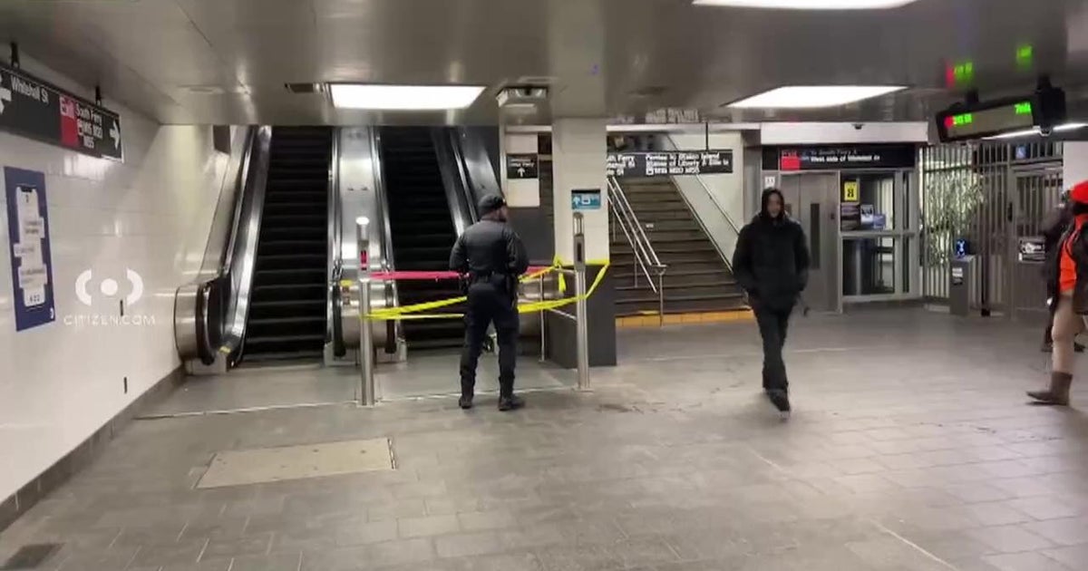 Woman slashed on subway escalator in Lower Manhattan - CBS New York