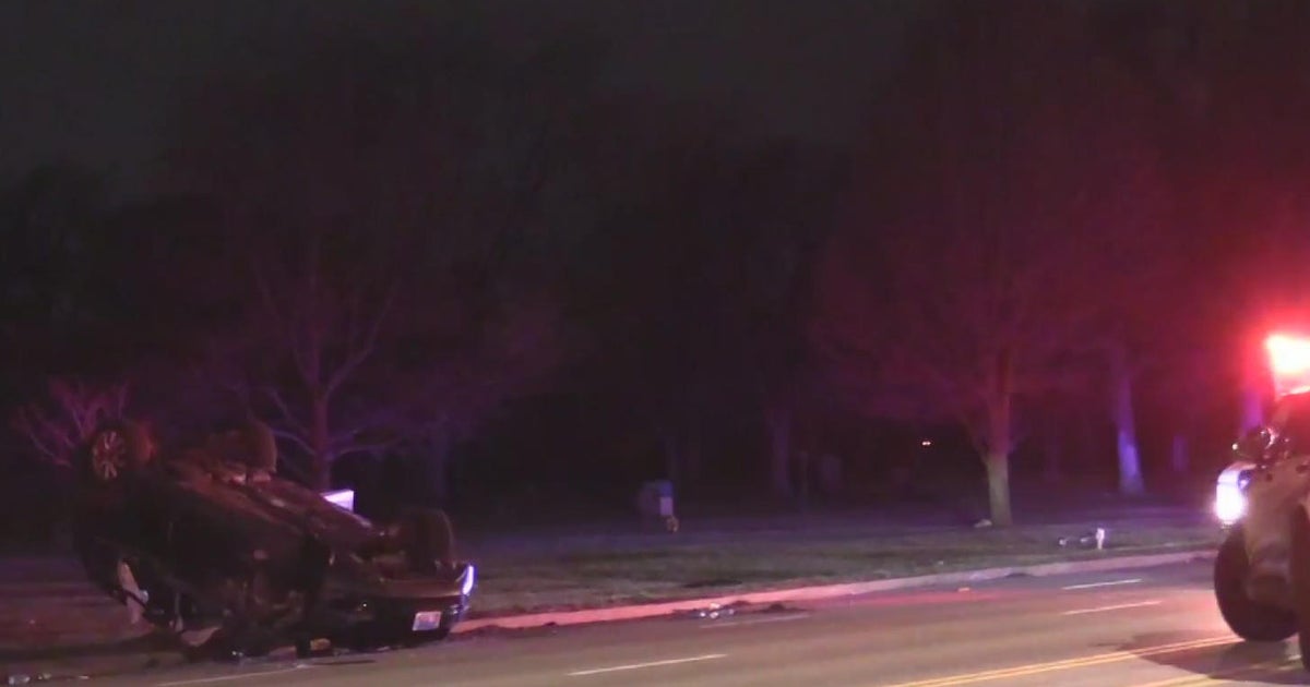 1 killed, two hurt in rollover crash on Chicago's Southwest Side - CBS ...