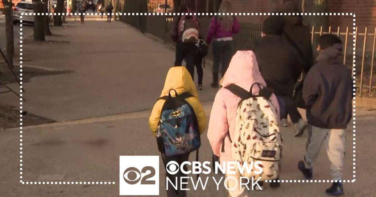 Manhunt for gunman after 2 shot dead in East Harlem - CBS New York