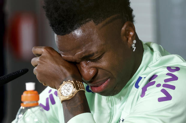 Soccer star Vinícius Júnior breaks down in tears while talking about racist insults: 