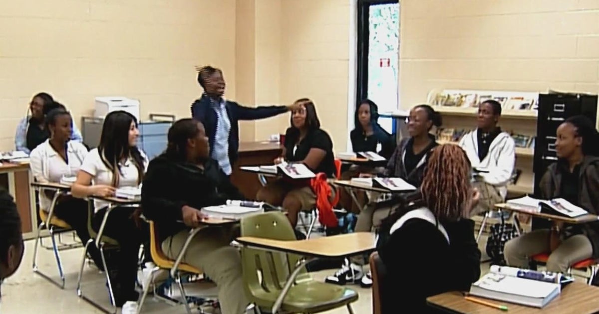 Survey: 9 out of 10 Illinois schools is experiencing teacher shortage ...