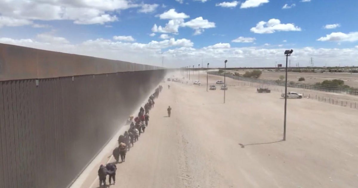More migrants entering U.S. in Arizona as Texas border crossings drop ...