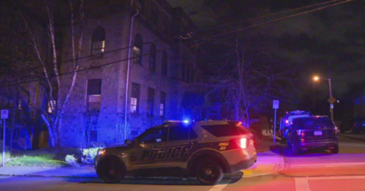 Two people shot inside Knoxville apartment building
