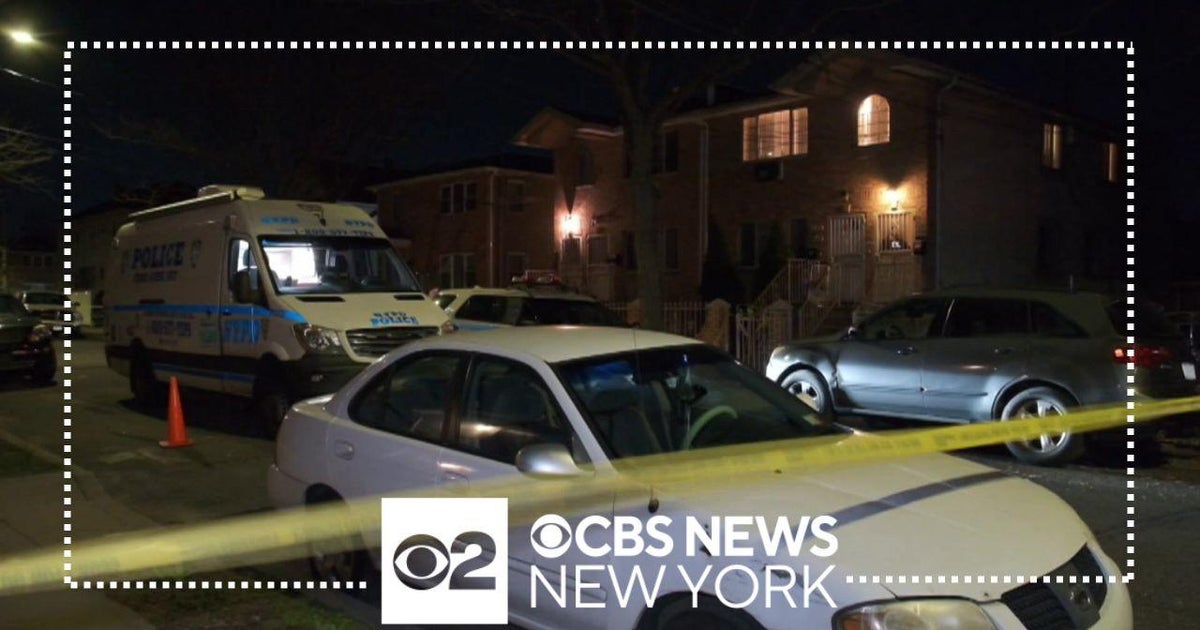 Man accused of murdering his mother in Queens - CBS New York