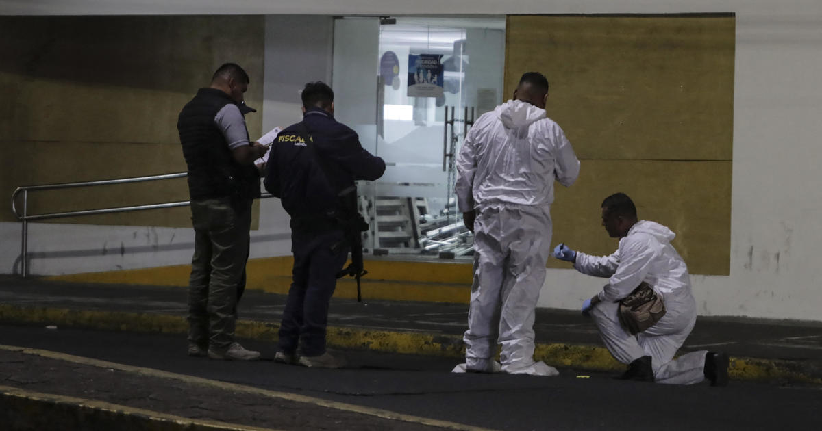 Mayor shot useless whereas at restaurant together with his 14-year-old son in Mexico