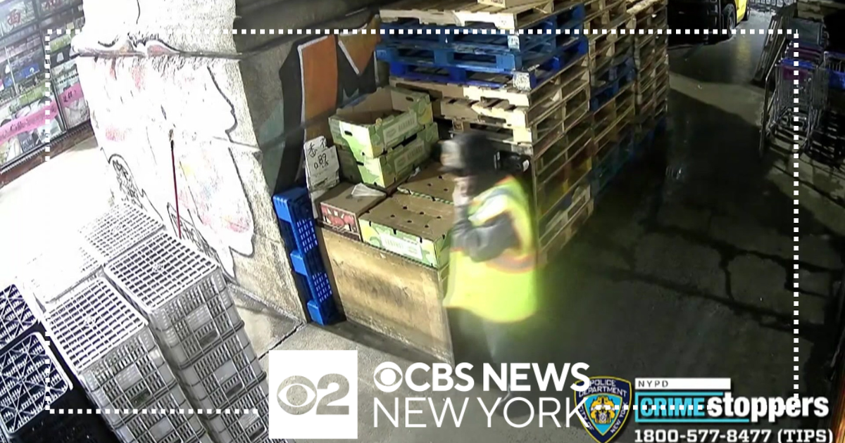 Suspects wanted in $80,000 jewelry store heist - CBS New York