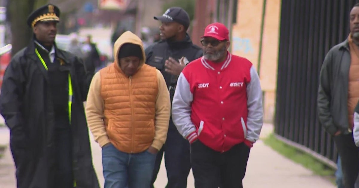 West Side Chicago residents rally after two deadly mass shootings - CBS ...