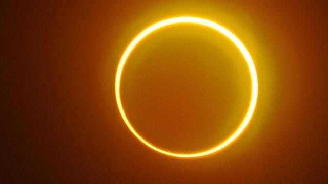 cbsn-fusion-how-fast-will-the-solar-eclipse-go-thumbnail-2812191-640x360.jpg 