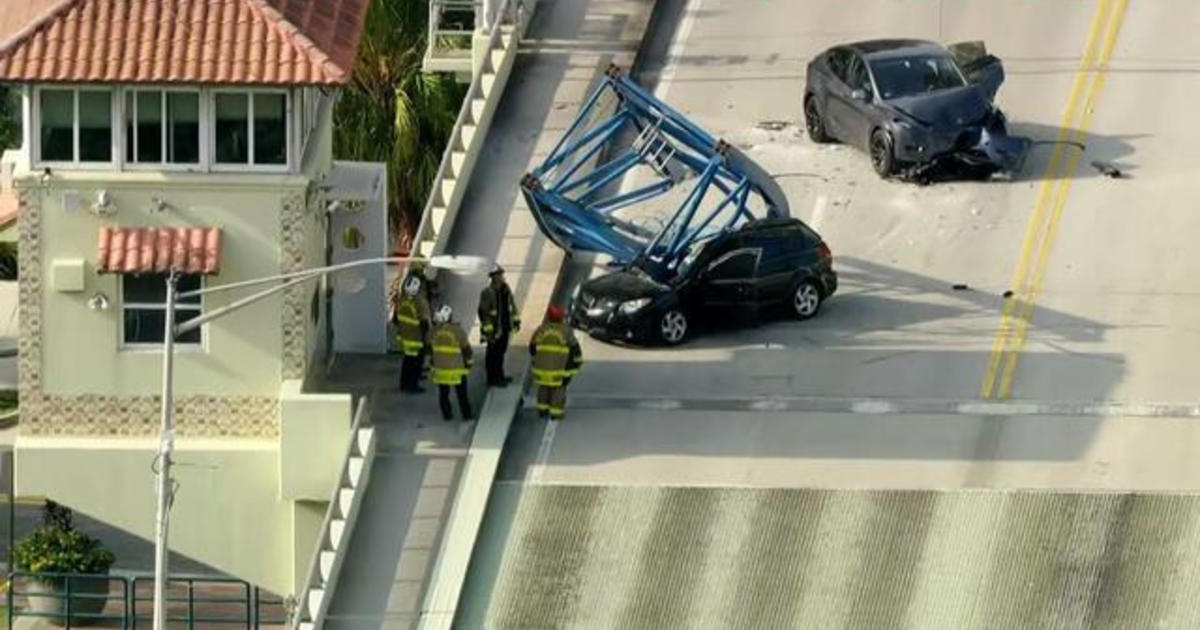 1 killed in Florida crane collapse