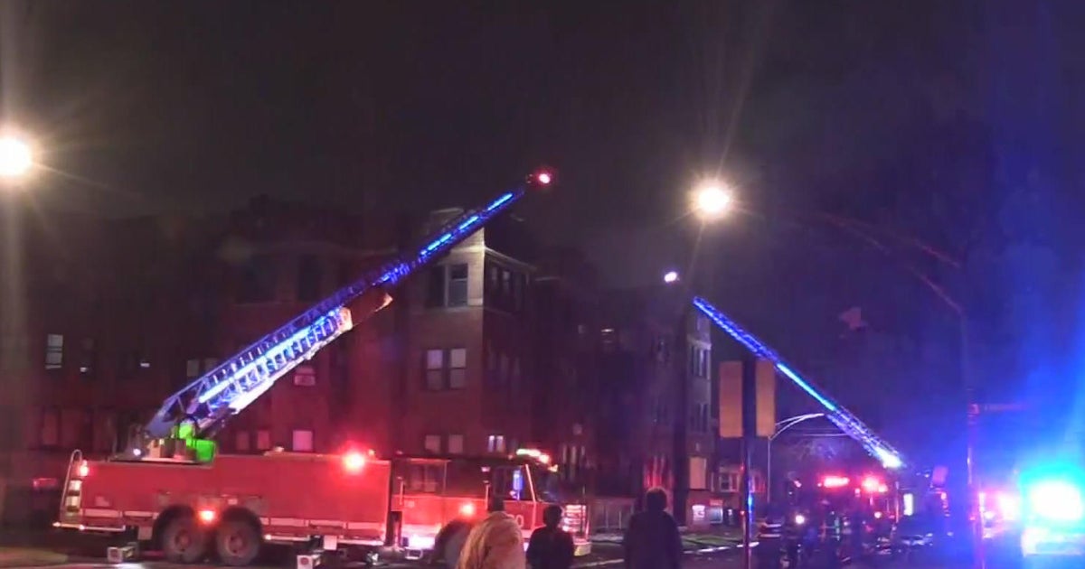 CFD crews battle South Side apartment fire - CBS Chicago