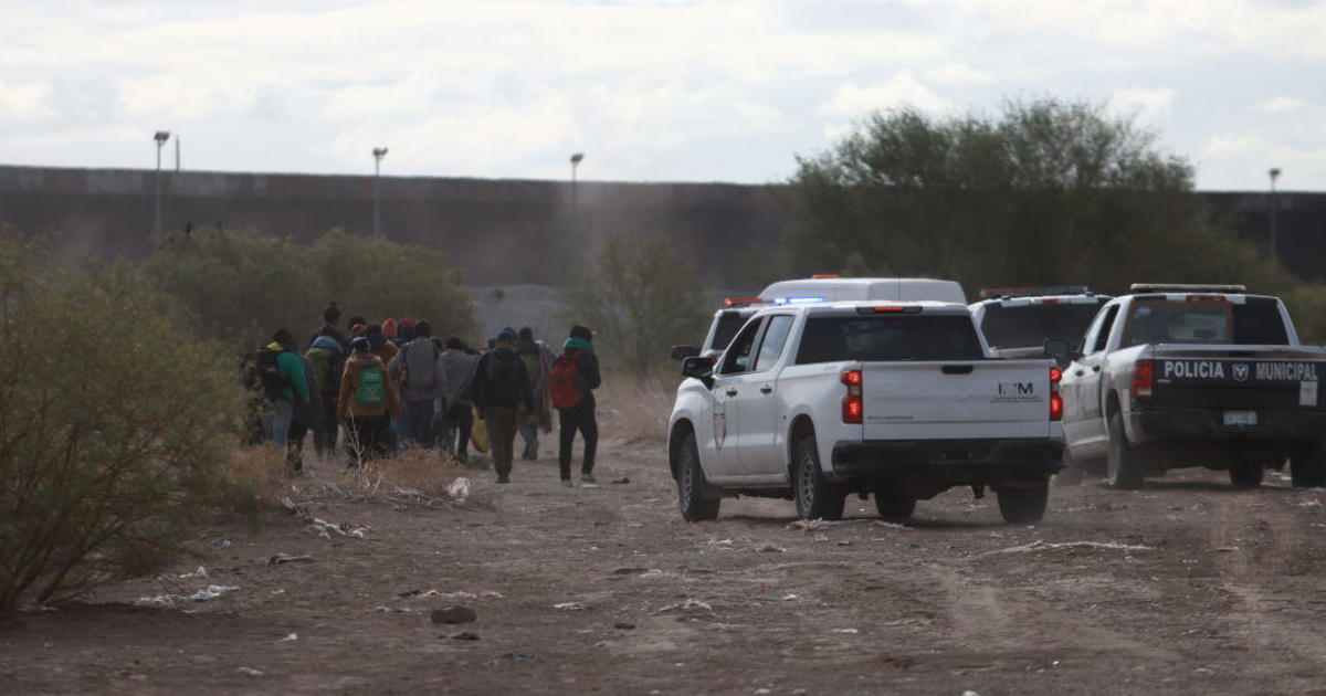 Броят на мигрантите, пресичащи границата, намалява през март, като американски служители приписват репресиите от страна на Мексико