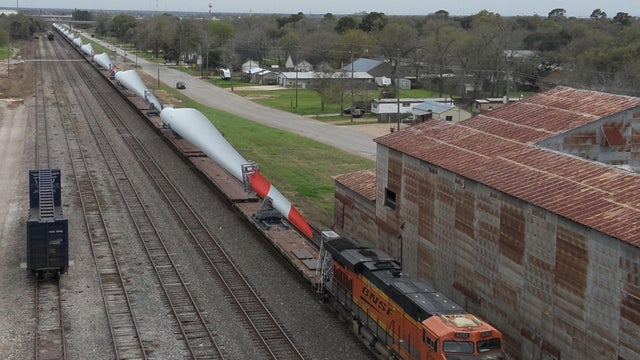 turbine-blades-transport-3-from-vestas-on-fb.jpg 