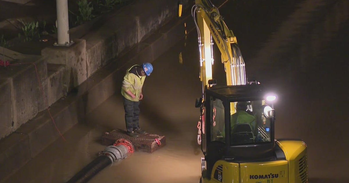 Workers begin pumping out 'Bathtub' portion of Parkway East - CBS Pittsburgh
