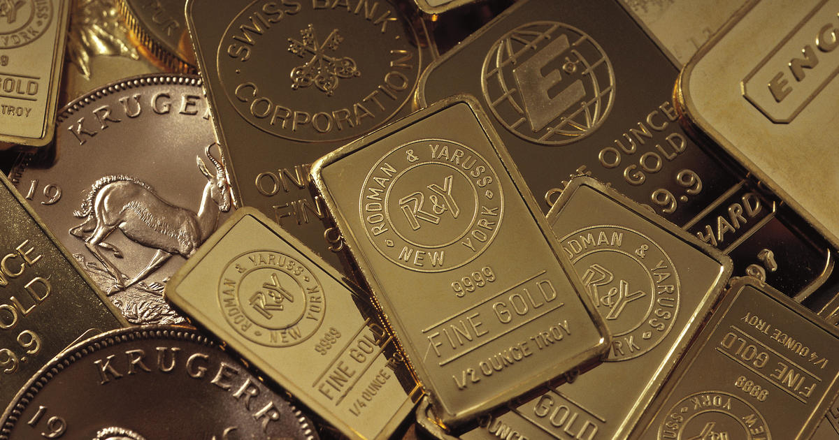 Трябва ли да купувате златни монети и кюлчета, докато цените са високи?
