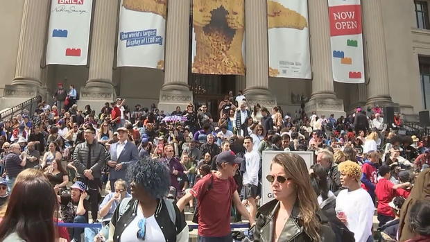 People gather near the Franklin Institute to watch the eclipse 